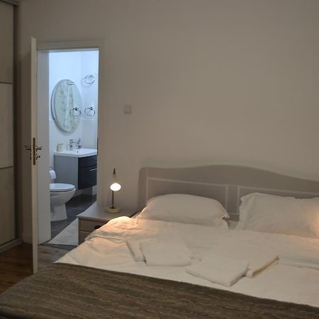 Victoria Plaza Two Bdr Apt Lägenhet Bukarest Exteriör bild