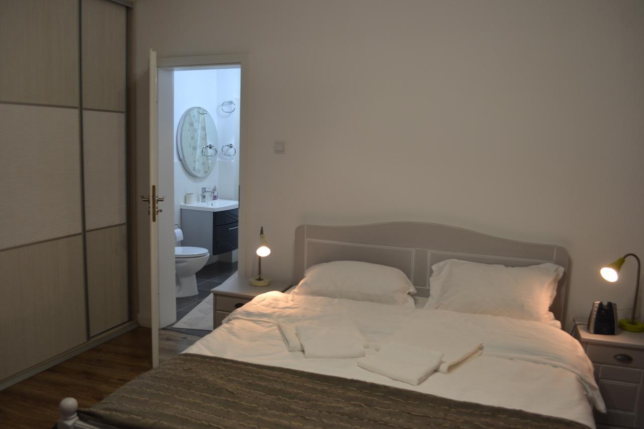Victoria Plaza Two Bdr Apt Lägenhet Bukarest Exteriör bild