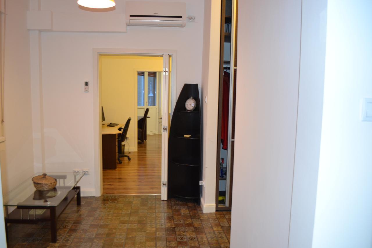 Victoria Plaza Two Bdr Apt Lägenhet Bukarest Exteriör bild